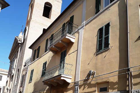 Osimo centro storico ampio appartamento libero subito